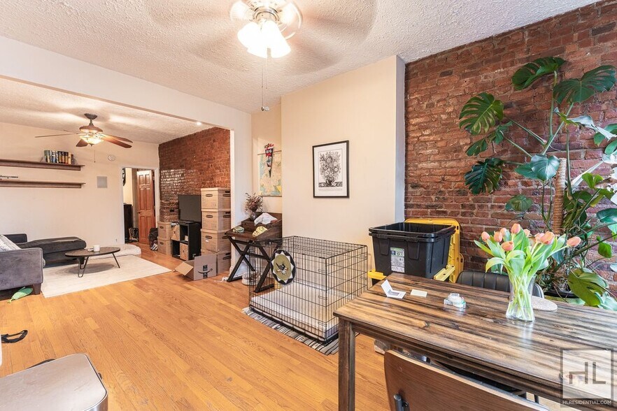 Building Photo - 7 AVENUE