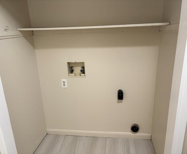 Building Photo - "Charming 2-Bedroom Apartment Retreat in Mary Esther!"