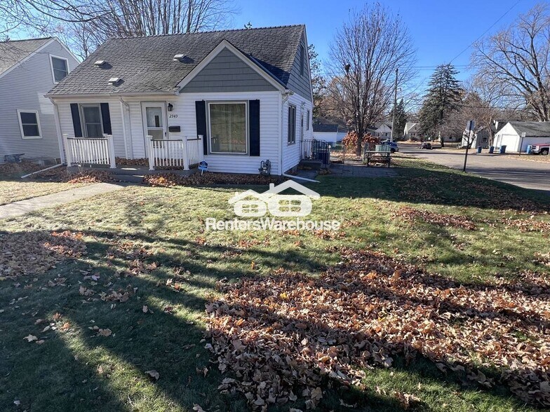 Primary Photo - 2949 York Ave N