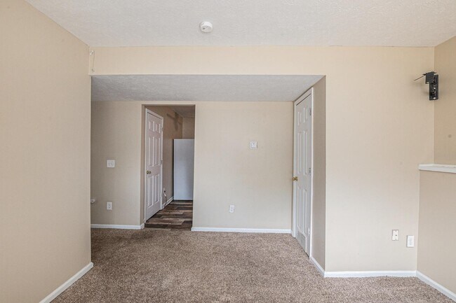 Building Photo - 4434 E Willoughby Rd