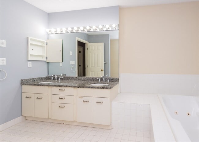 Building Photo - 285 Bishops Forest Dr