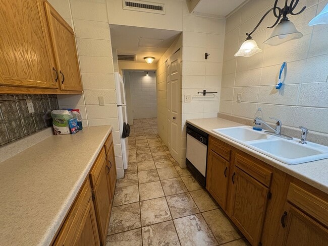 Building Photo - Brightwood - 900-B4