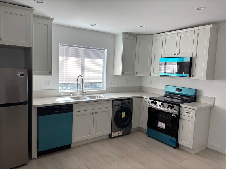 Building Photo - 23316 Balmoral Ln