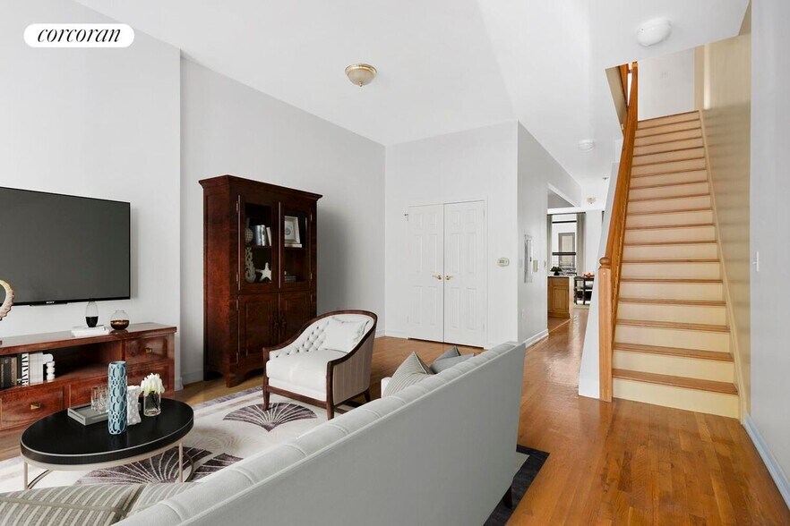 Building Photo - 489 Manhattan Ave