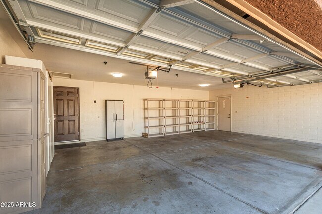 Building Photo - 5109 E Kathleen Rd