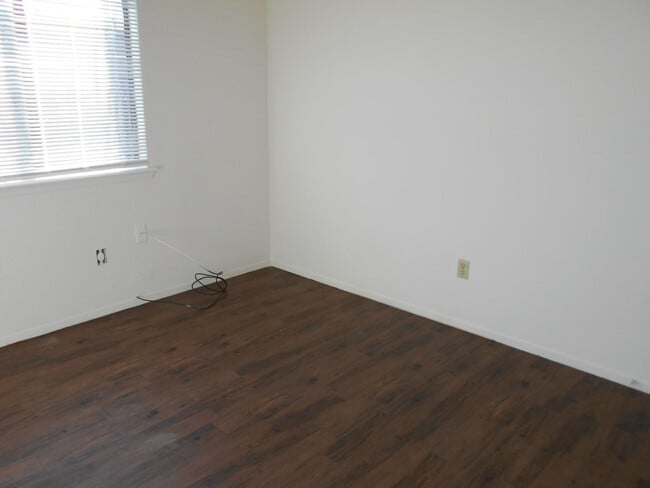 Building Photo - 134a N Troy Ave