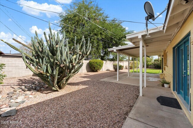 Building Photo - 1300 W Meadowbrook Ave