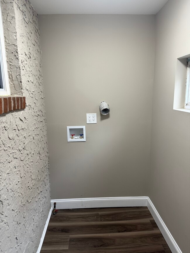 Building Photo - 2329 N Cleveland St