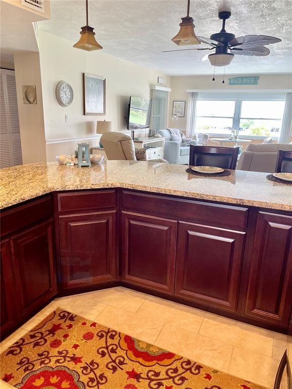 Building Photo - 4650 Cove Cir