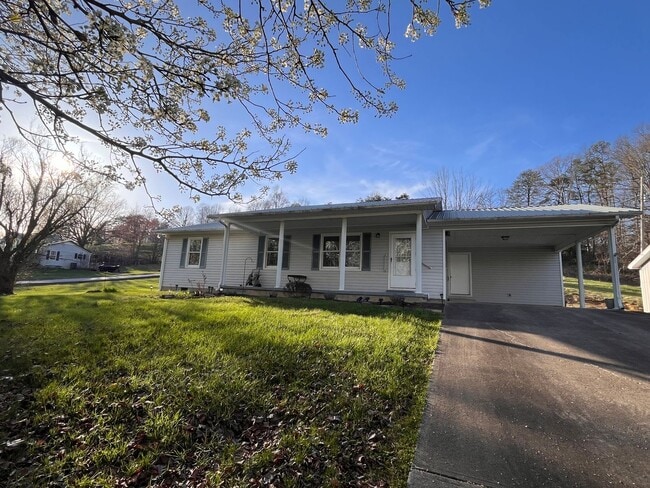 Building Photo - Beautiful Three Bedroom Home in London, KY
