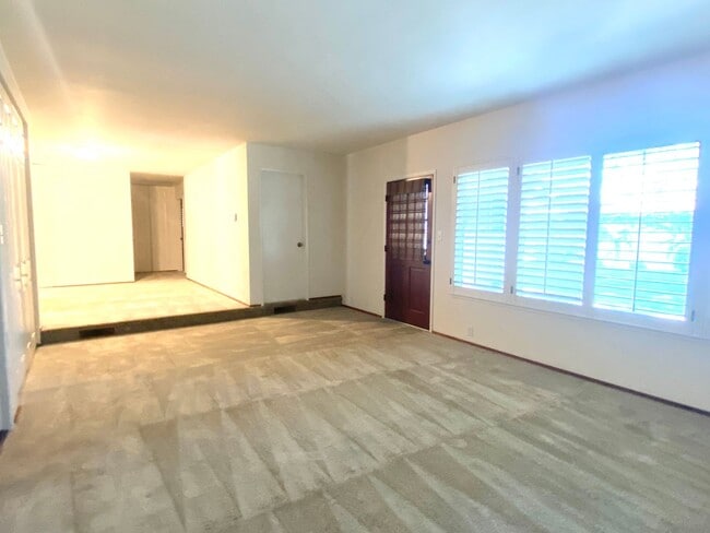 Building Photo - 4 Bed/2 BA Single Story Home, Downtown Pleasanton Next to Amador Valley High School! Location, Lo...