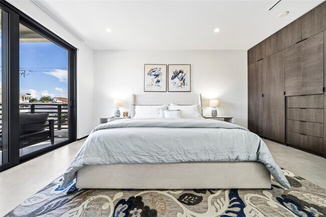 Building Photo - 3320 NE 17th St