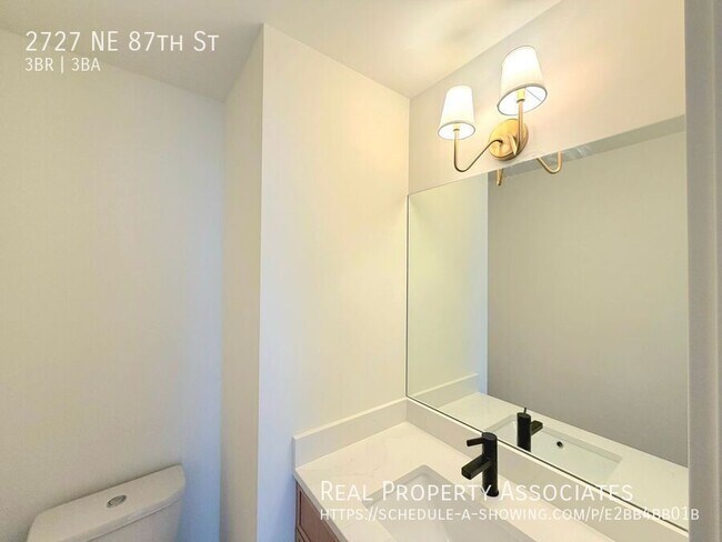 Building Photo - 2727 NE 87th St