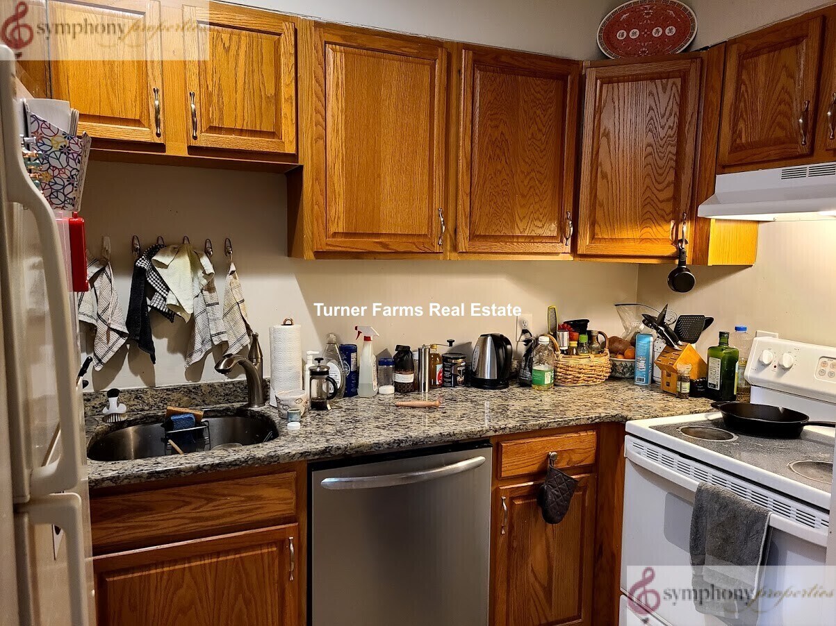 Building Photo - 65 Hemenway St