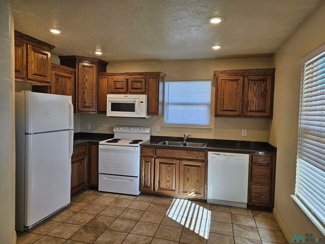 Building Photo - 141 Townsgate Plaza