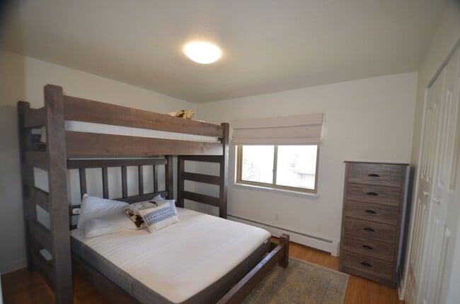 Building Photo - Long Term! Furnished! Bus Route! Heat included! Pets negotiable!