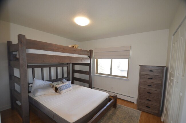 Building Photo - Rent Negotiable! Long Term! Furnished! Bus Route! Heat included! Pets negotiable!