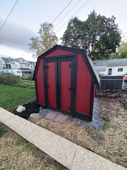 Building Photo - 110 E Locust St