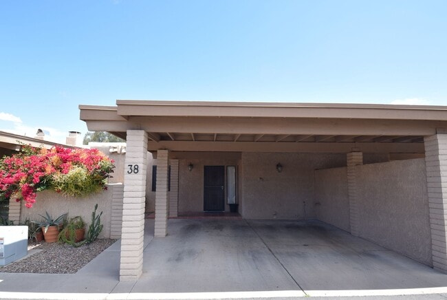 Building Photo - Beautifully remodeled Scottsdale condo bac...