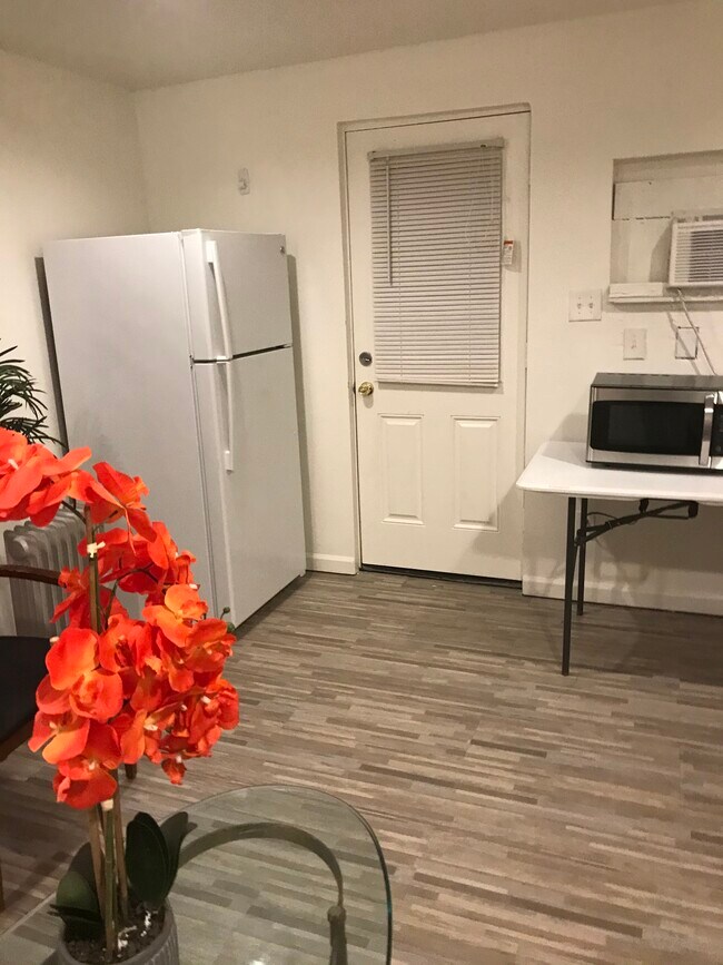 Building Photo - 520 Kingsley Rd SW