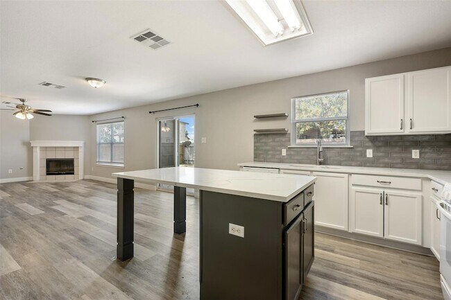 Building Photo - 1809 Vanderhill Cove
