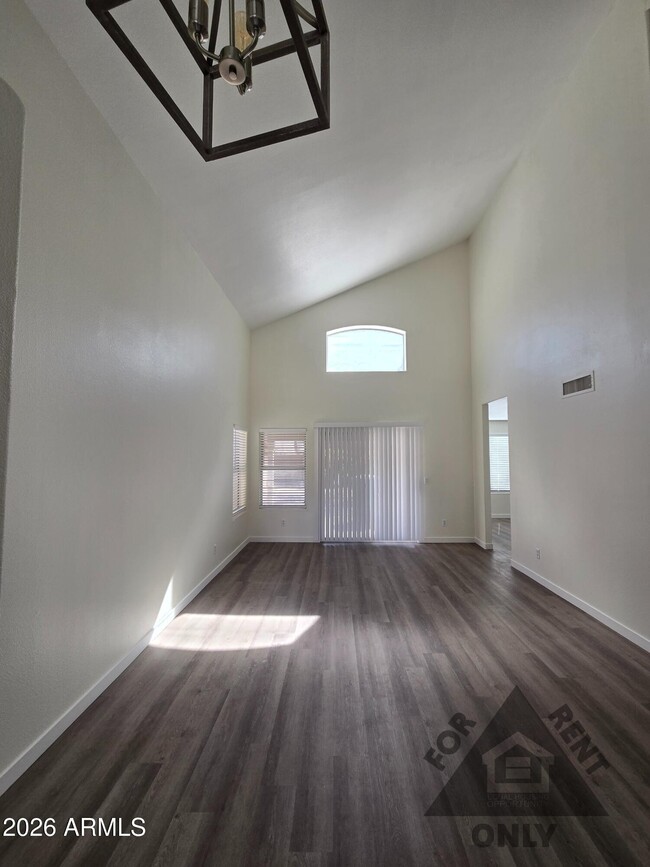 Building Photo - 4025 E Coolbrook Ave