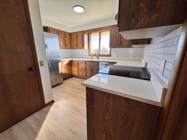 Kitchen - 639 Scenery Dr