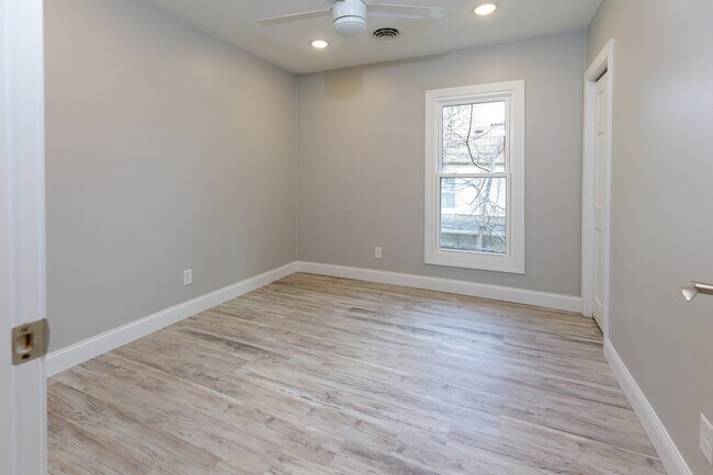 Building Photo - 805 E Olive St