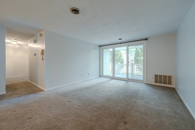 Building Photo - 255 North Rd