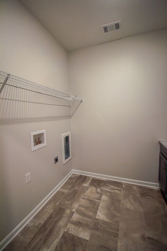 Building Photo - 57 White Pine Way
