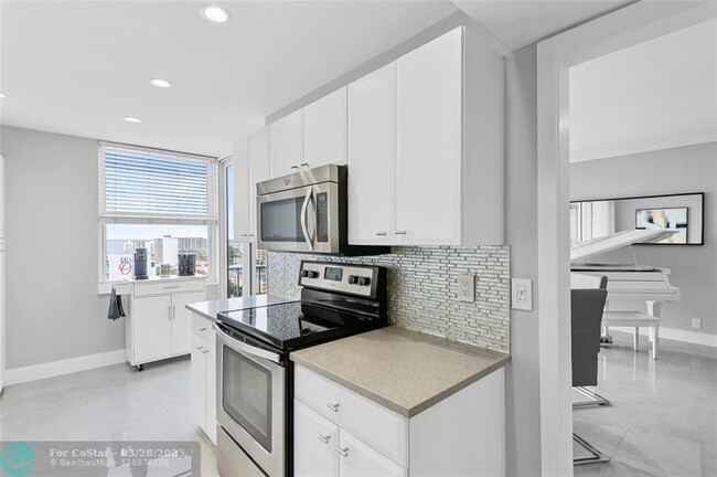 Building Photo - 2800 E Sunrise Blvd