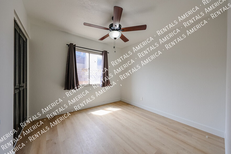 Building Photo - 10642 N 47th Dr