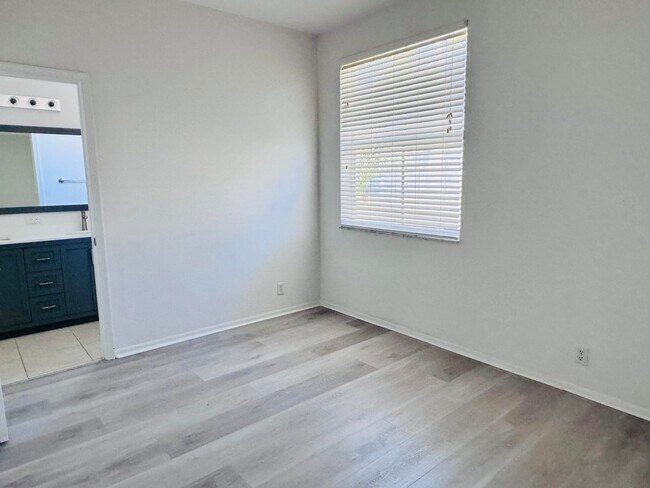 Building Photo - 9360 Cove Point Cir