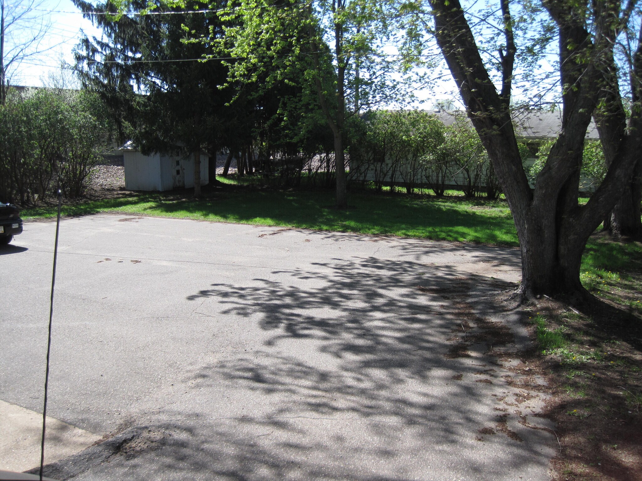 Building Photo - 2319 N Hillcrest Pky