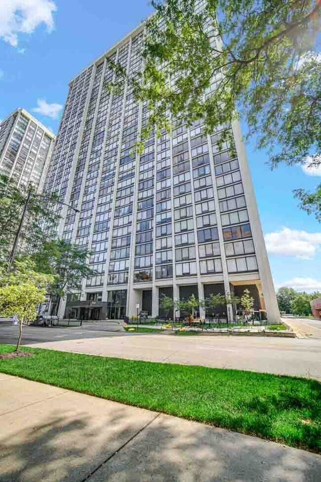 Building Photo - 5445 Edgewater Plaza