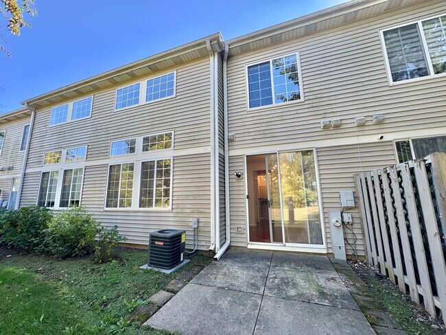 Building Photo - 58 W Briarwood Dr