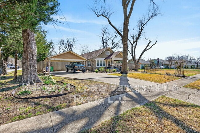 Building Photo - 212 N Grand Ave