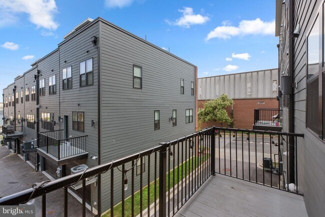 Building Photo - 921 Grundy St