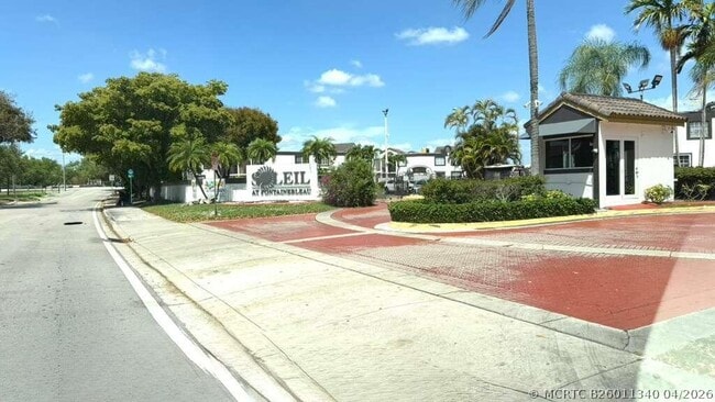 Building Photo - 9711 Fontainebleau Blvd