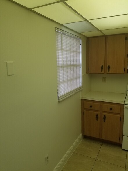 Building Photo - 9150 Fontainebleau Blvd