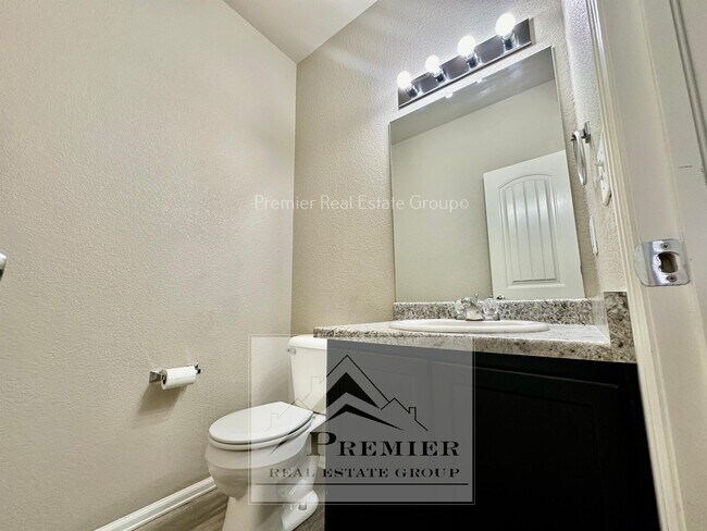 Building Photo - 3864 Saguaro Cir