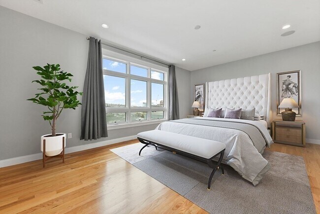 Building Photo - 350 W 2nd St