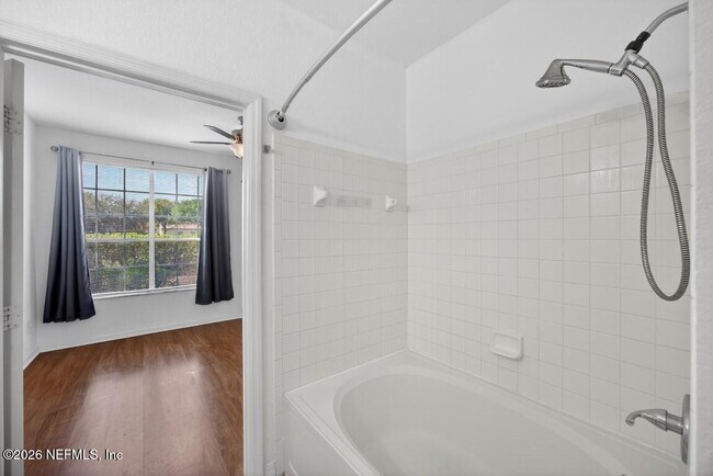 Building Photo - 13703 Richmond Park Dr N