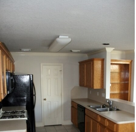 Kitchen - Park Avenue Townhomes
