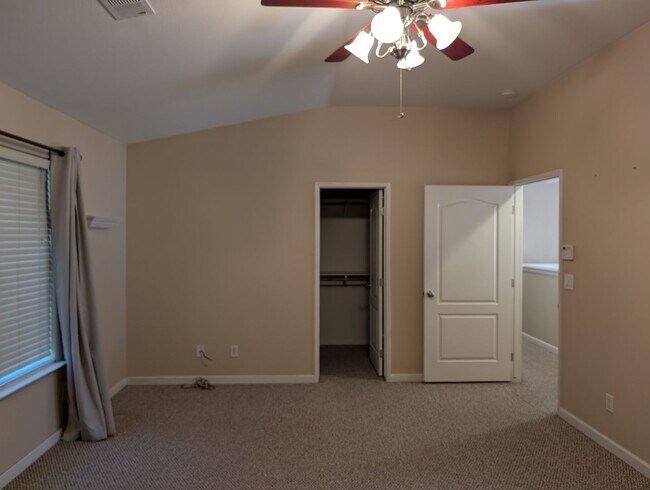 Building Photo - Nice and modern home with upgraded amenities, a wonderful floor plan, master suite, nice backyard...