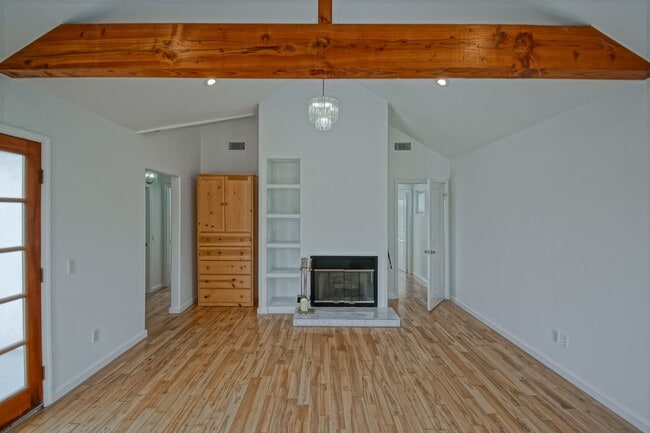 Building Photo - REMODELED, BRIGHT & SPACIOUS, 2-STORY HOME...