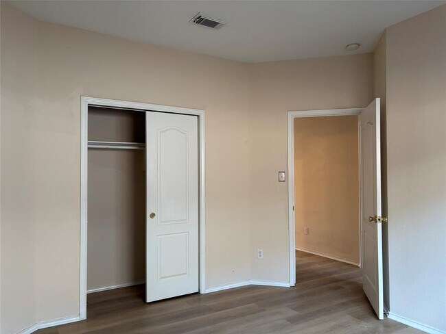 Building Photo - 11501 Knapple Cove