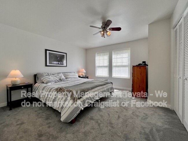 Building Photo - 2215 Wildflower Way