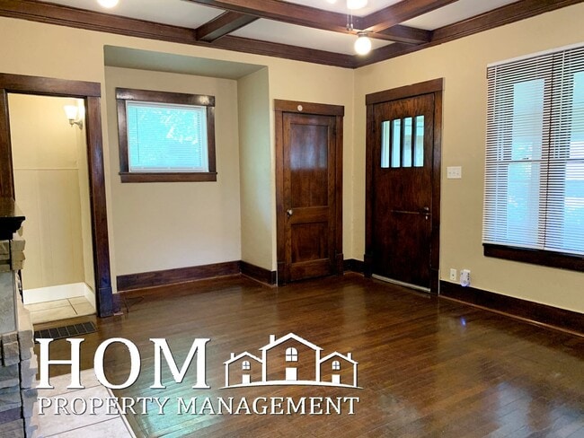 Building Photo - 2-Bedroom House Available 8/1