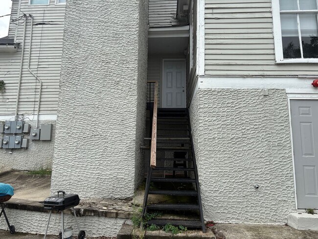 Building Photo - 1055 Walnut St